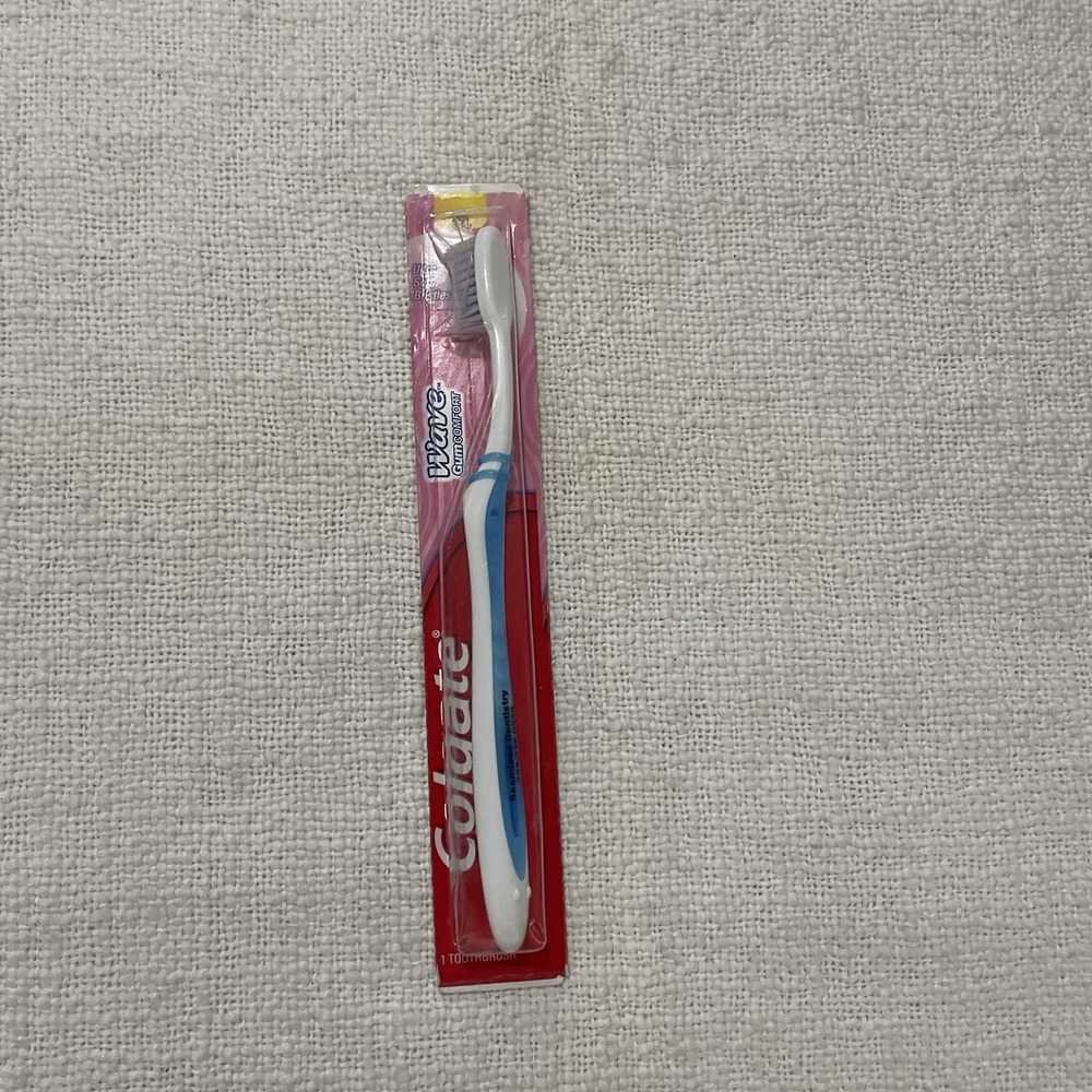 Colgate Soft Compact Head GUM Clean 4x SLIMMER Tip Bristles Toothbrush Vintage